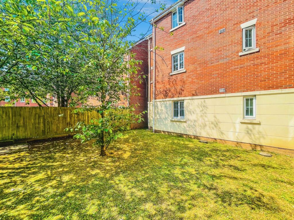 Apartment in Cardiff, Llanishen - View 4