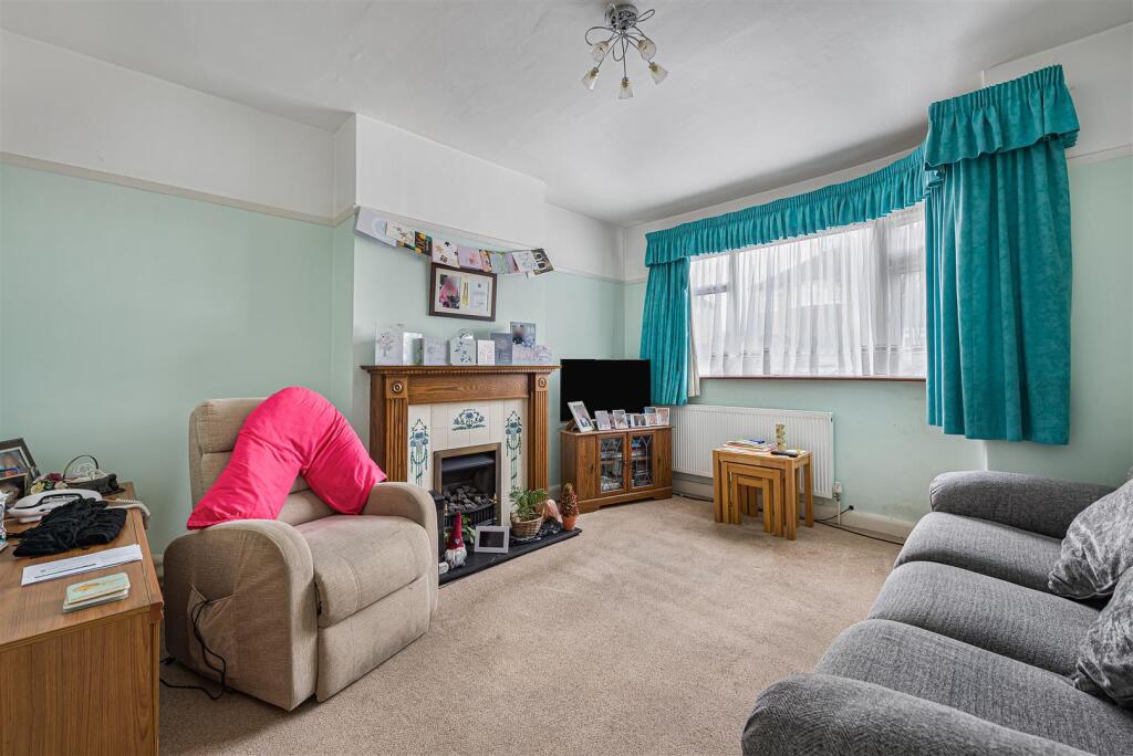 Apartment in Sidcup, Hurst, Albany Park - View 2