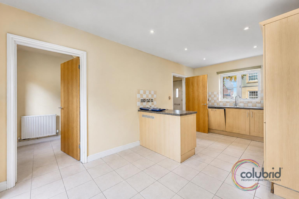 House in Chelmsford, Chancellor Park, Chelmer - View 5