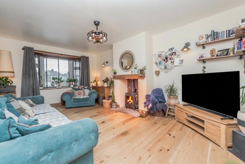 Elm Grove, Gomersal, Cleckheaton, West Yorkshire, BD19 photo 2