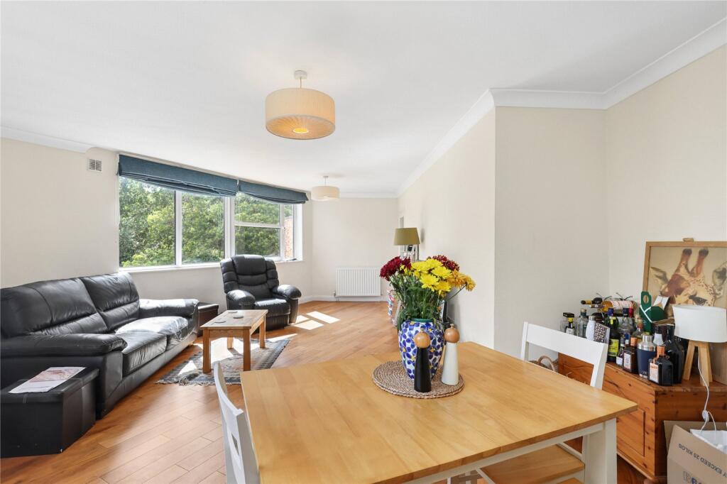 Apartment in Weybridge - View 3