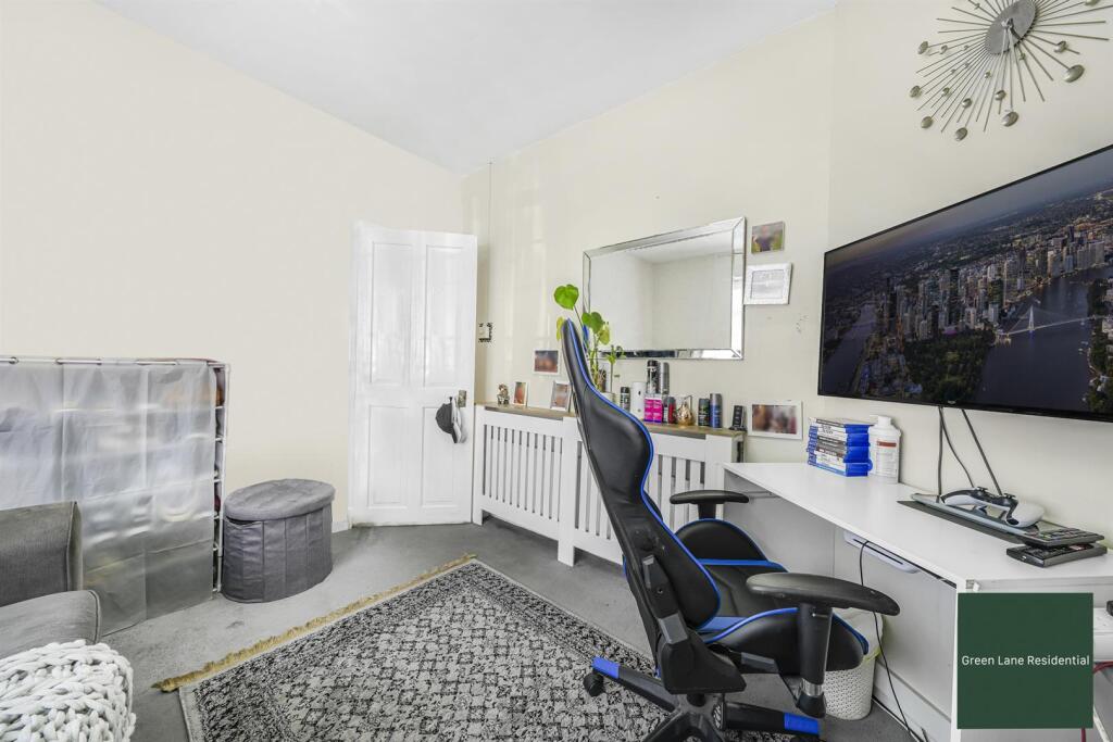 Heathway, DAGENHAM, RM10 photo 4