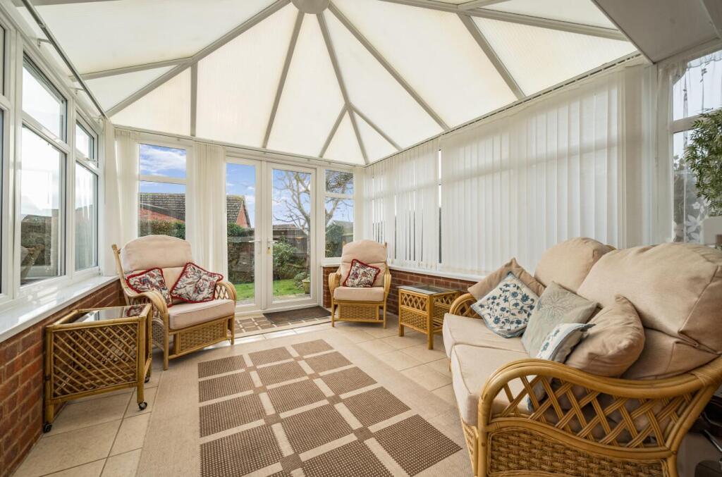 Bellott Drive, Corsham photo 3