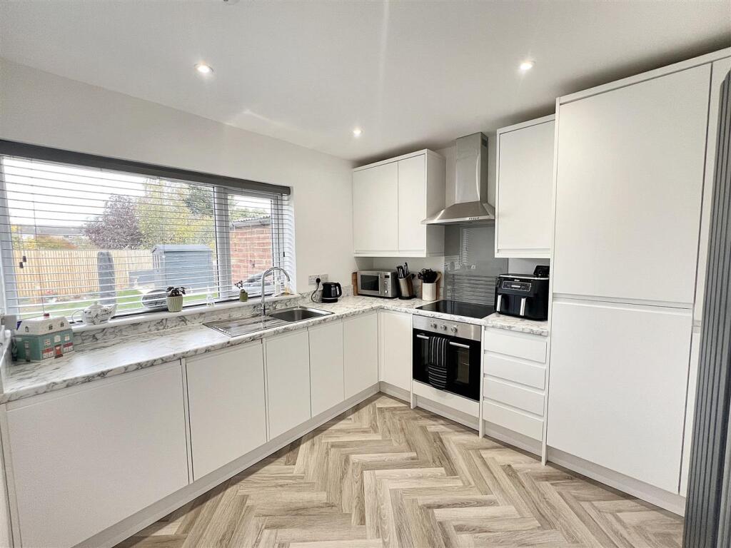 Parsons Road, Irchester, Wellingborough photo 3