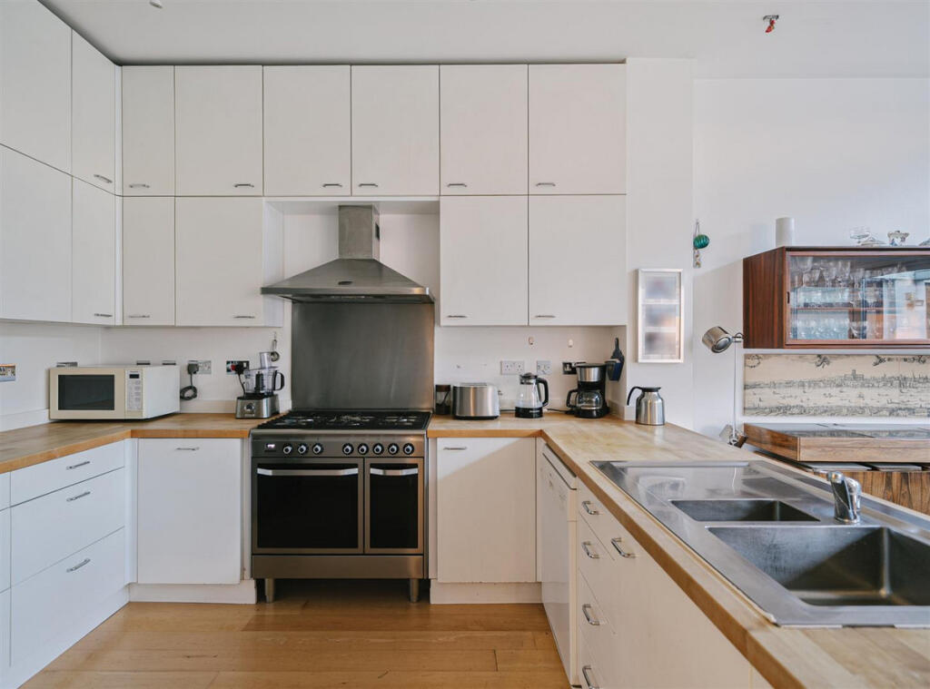 Apartment in London - More