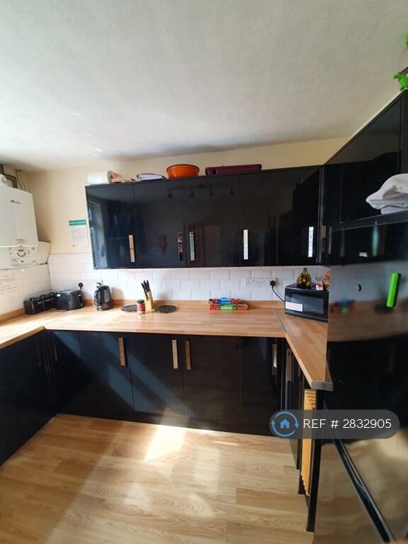 5 bedroom terraced house for rent