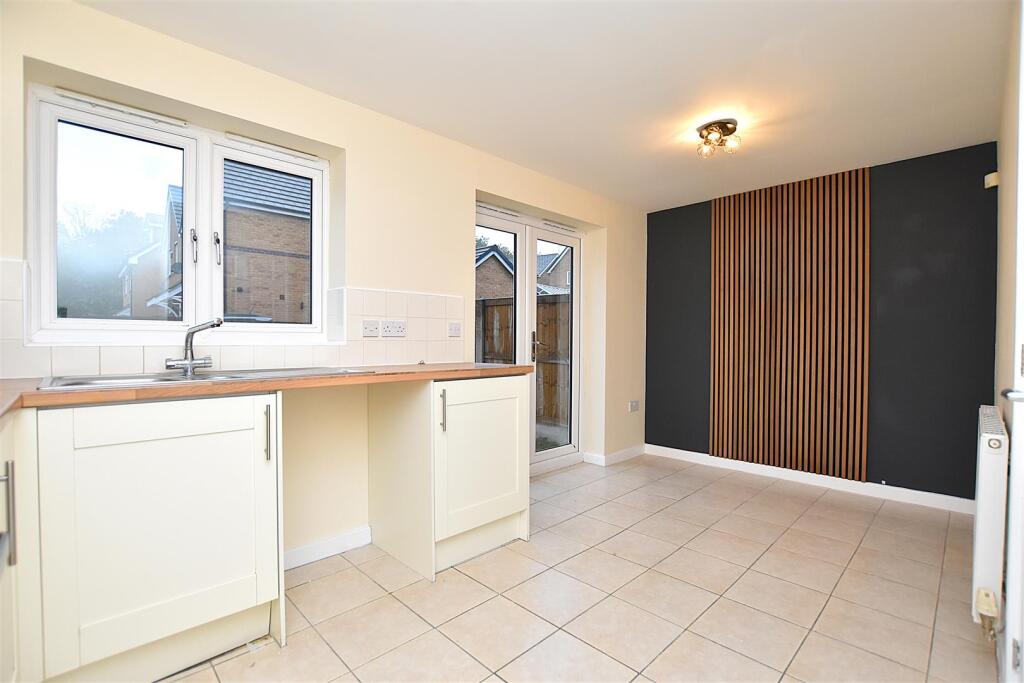 Celtic Road, Summerhill, Wrexham photo 5