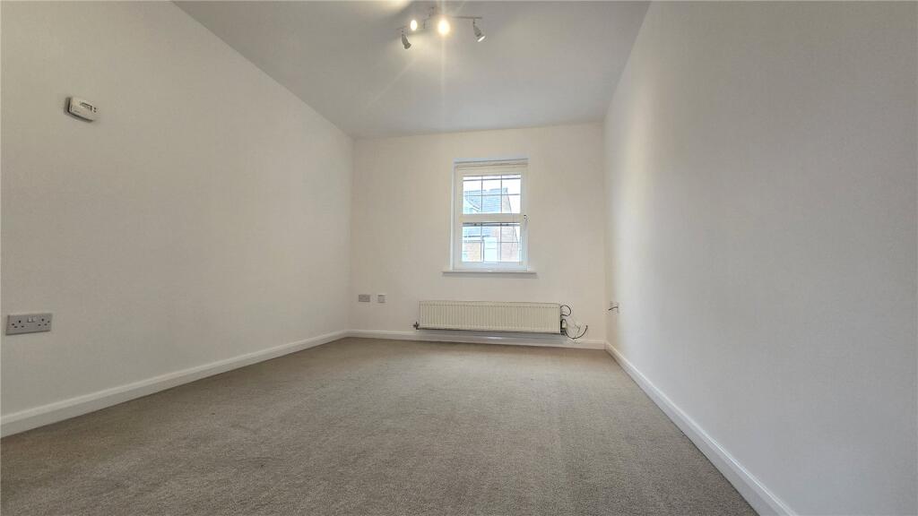 Stowe Drive, Rugby, Warwickshire, CV22 photo 3