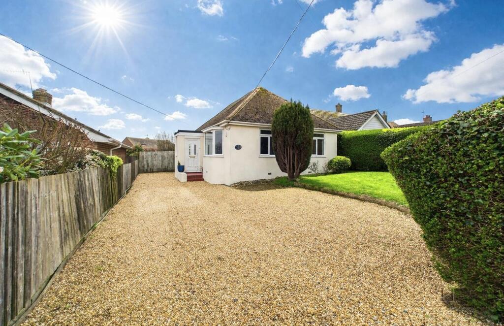 2-bed detached on Martyns Way, Bexhill-On-Sea, £290,000