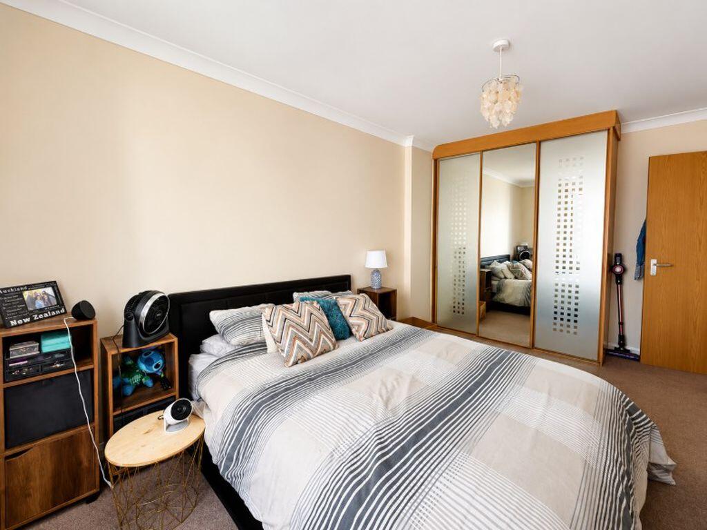 Apartment in Portsmouth - More
