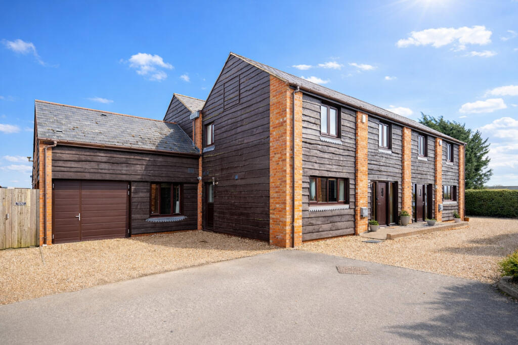 Main image of property: Pyms Stables, Newport Pagnell, MK16