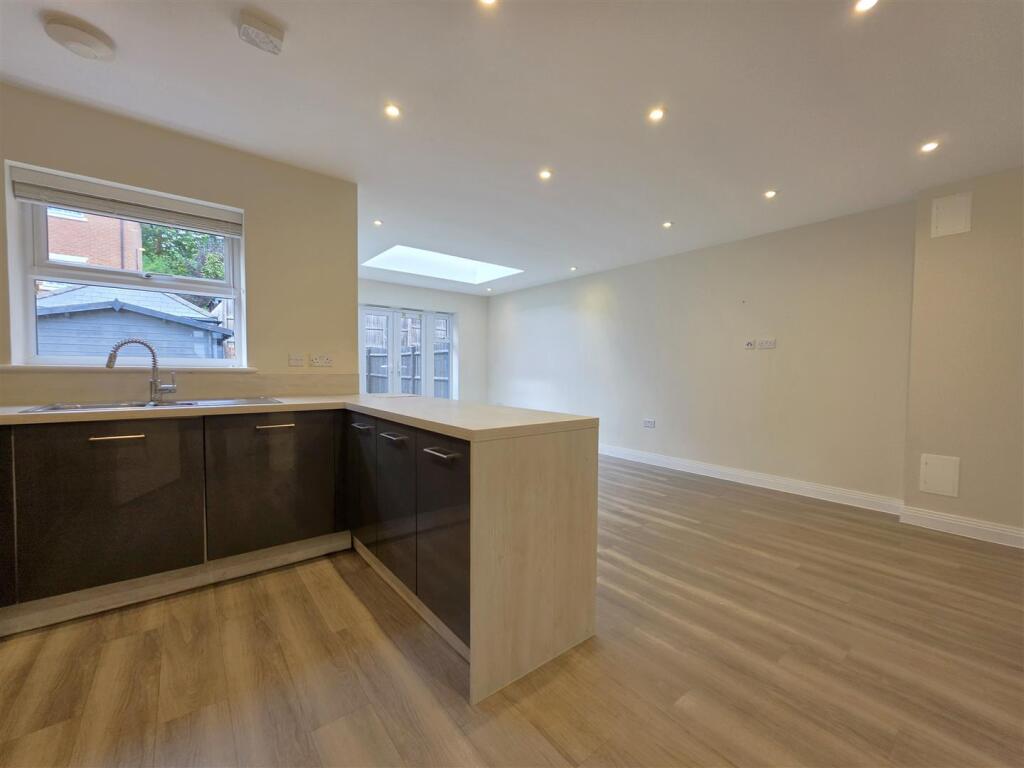 House in Guildford - View 4