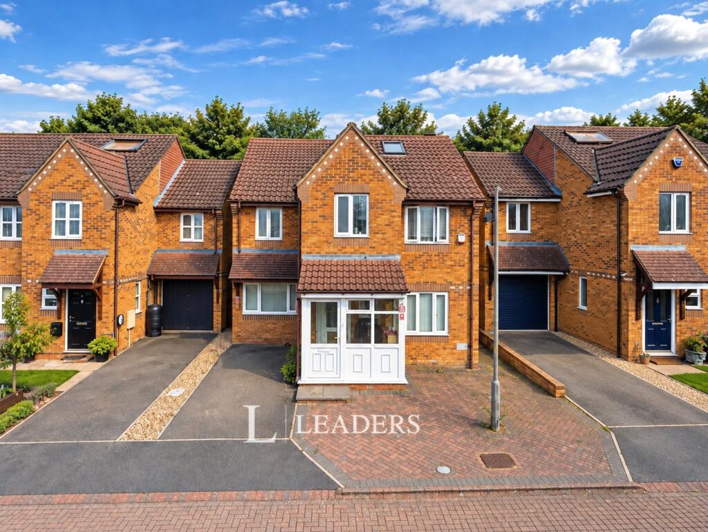 5-bed detached on Camlet Grove, Stantonbury Fields, Milton Keynes, £425,000