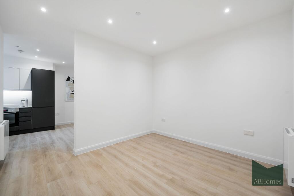 Apartment in Slough - More