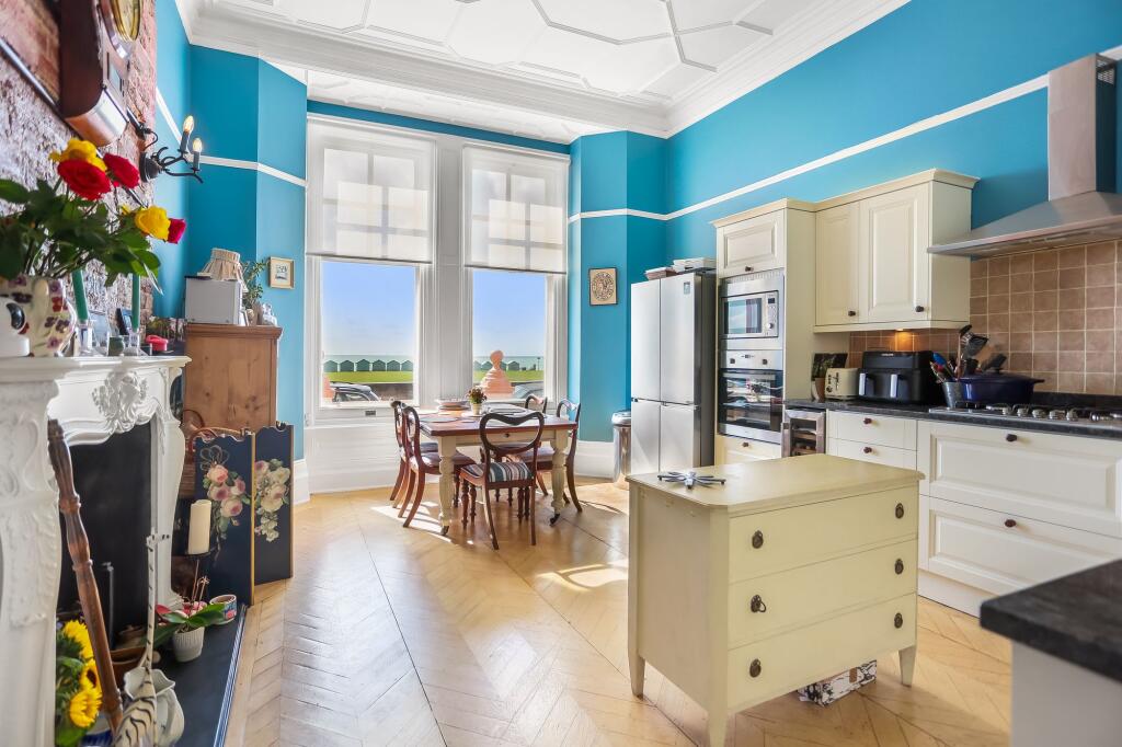 Apartment in Hove, Brighton and Hove - View 4