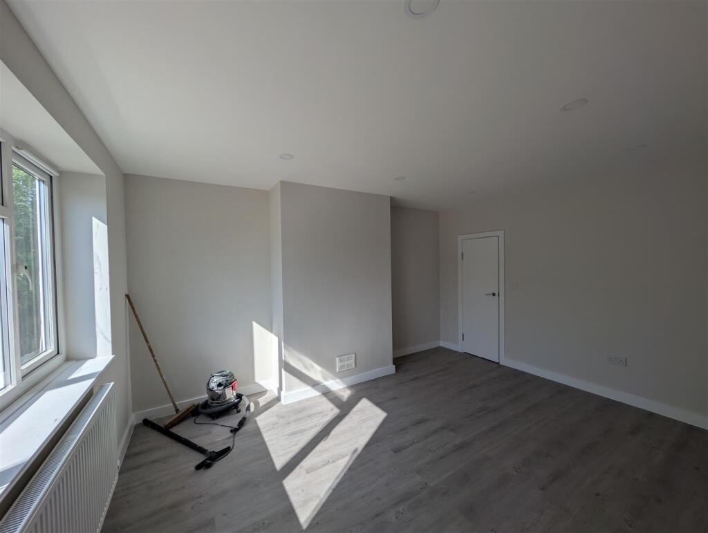 House in Gloucester - View 3