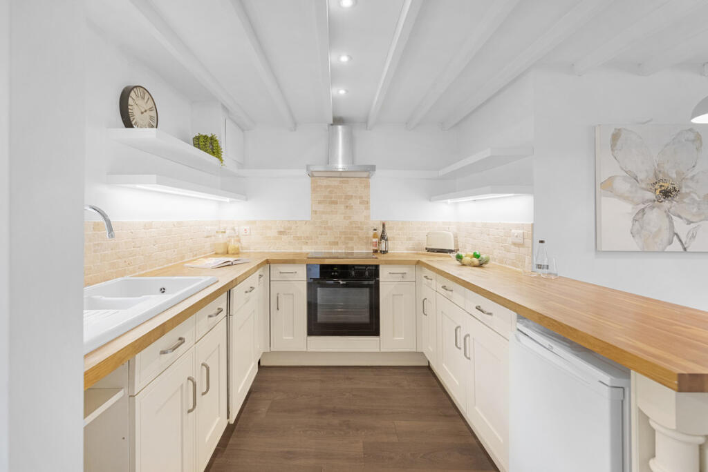 House in Peterborough, Oundle - More