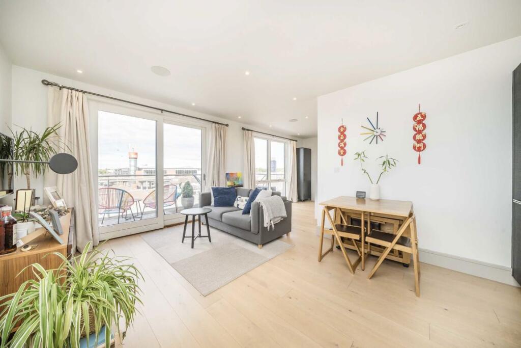 Apartment in Kingston upon Thames - View 2