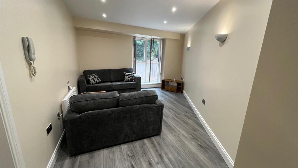 Apartment in Leeds - View 3