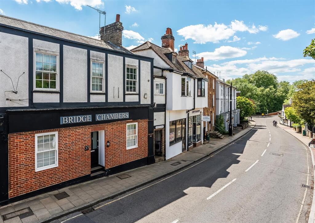 Main image of property: BRIDGE STREET, LEATHERHEAD, KT22