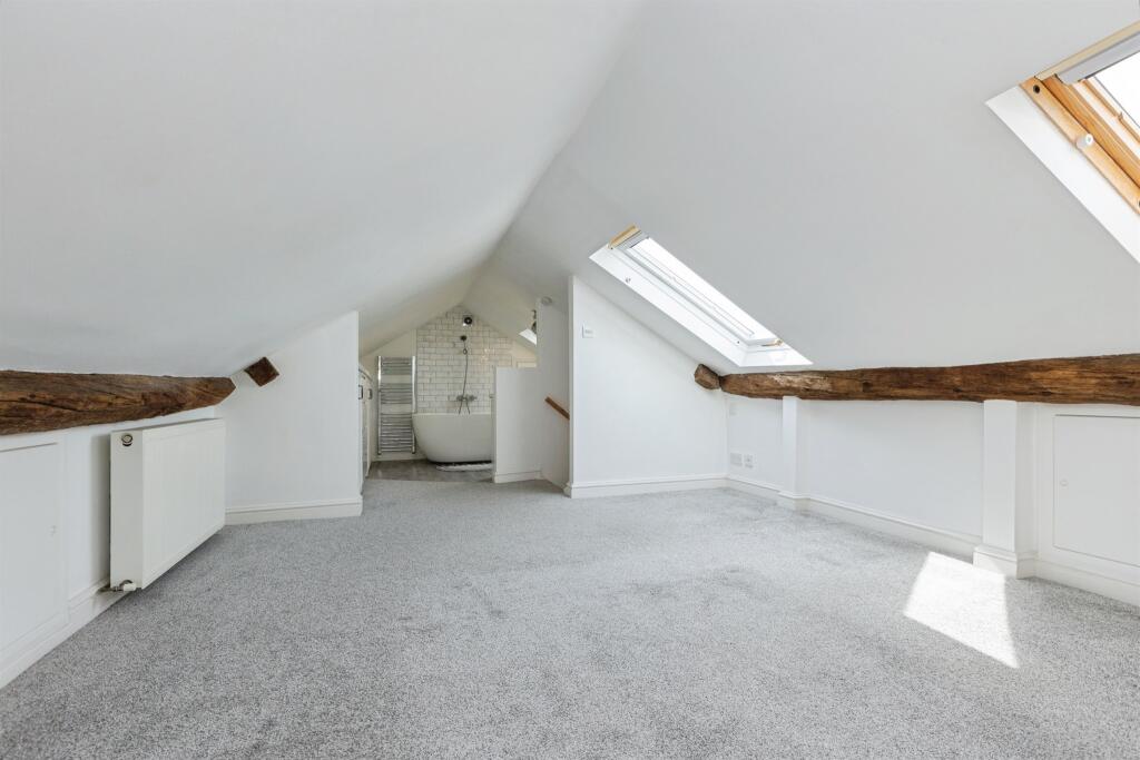 House in Whetstone - View 5
