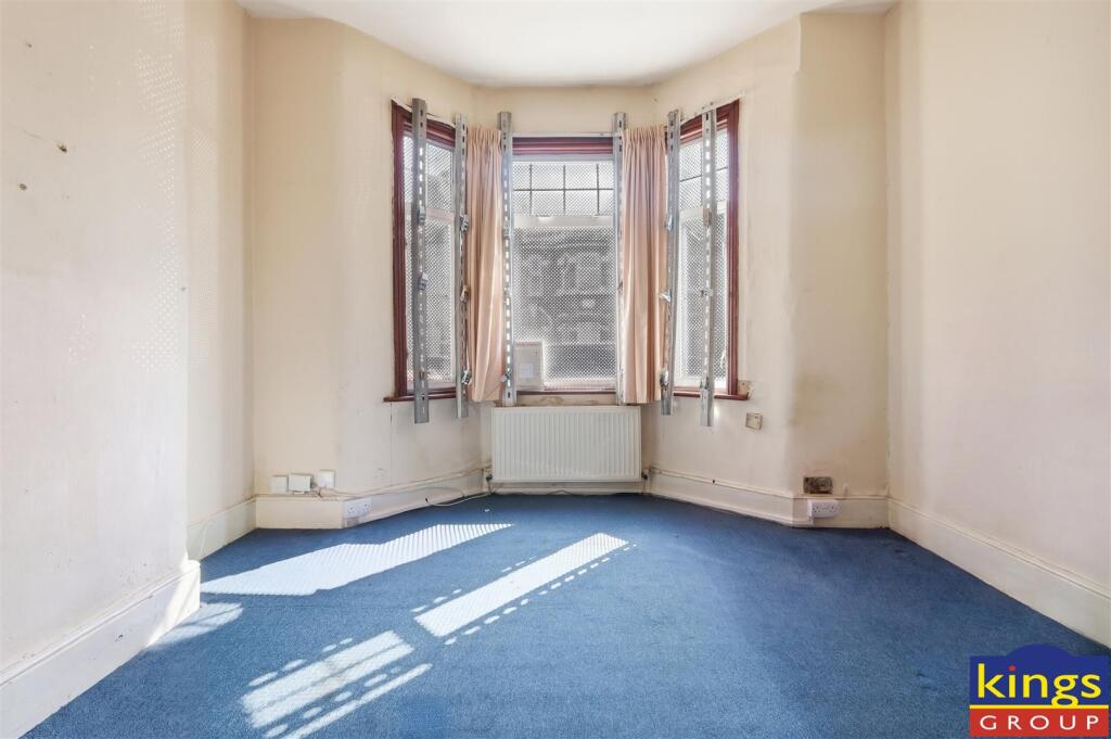 House in London, Upton - View 4