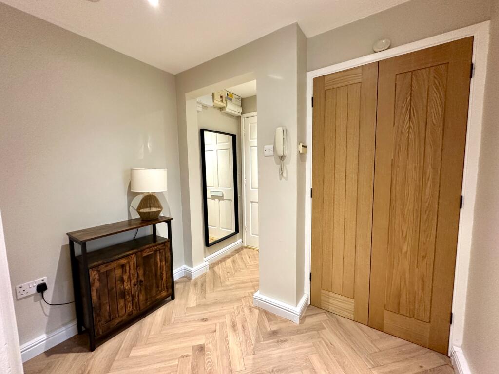 Apartment in Sandwell, West Midlands - More