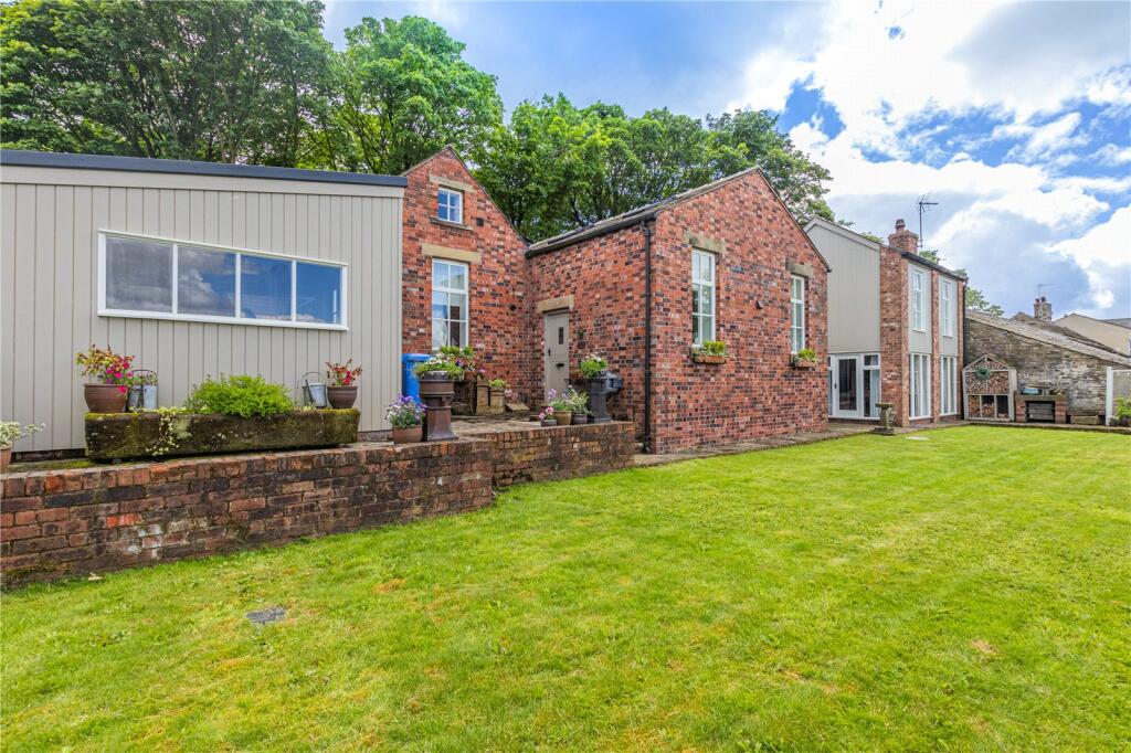 Main image of property: The Coach House, Burnedge Farm, Burnedge, Rochdale, Greater Manchester, OL16