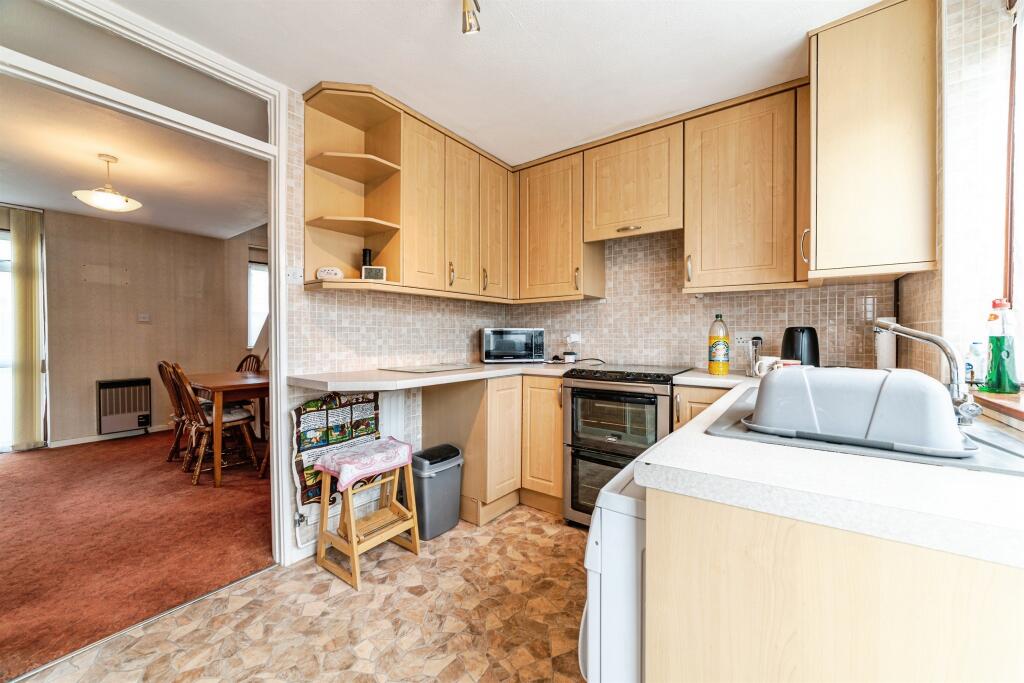 Charnwood Close, Basingstoke - View 6