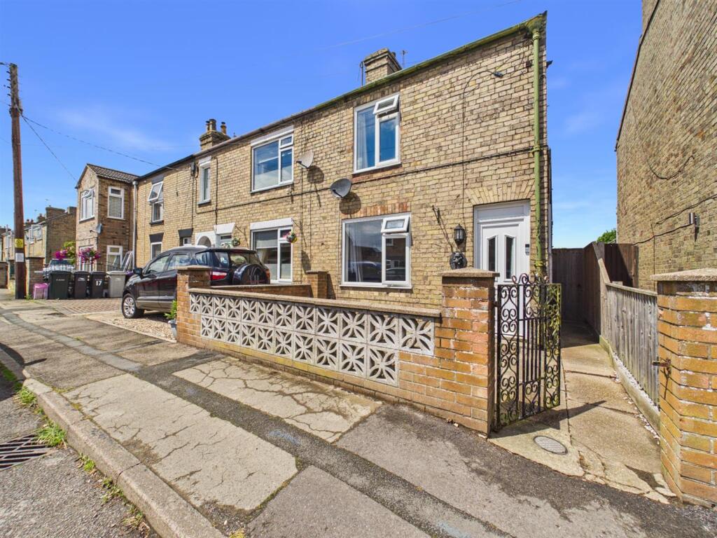 2-bed terraced on Christopher Road, Alford, £149,950