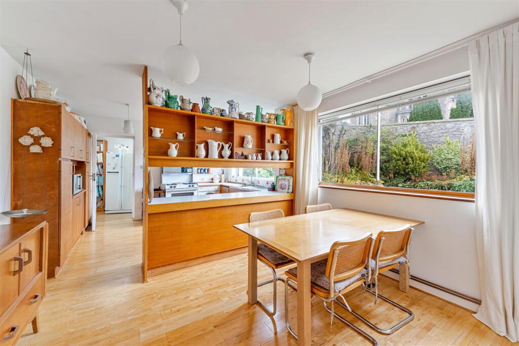 House in Weston-super-Mare, Whitecross Village - More