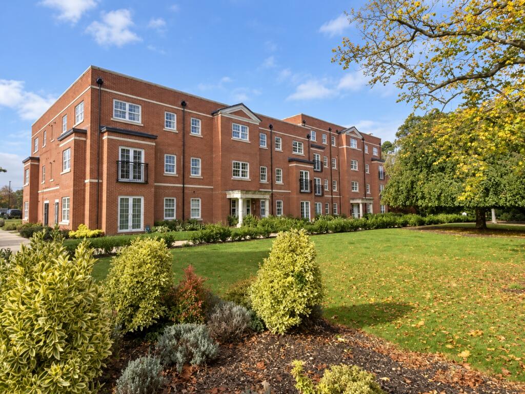 Apartment in St Albans, St Stephen - View 3