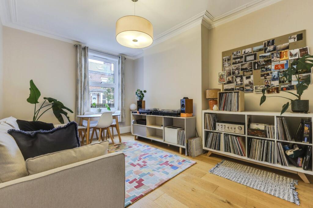House in Leeds, West Yorkshire - View 4