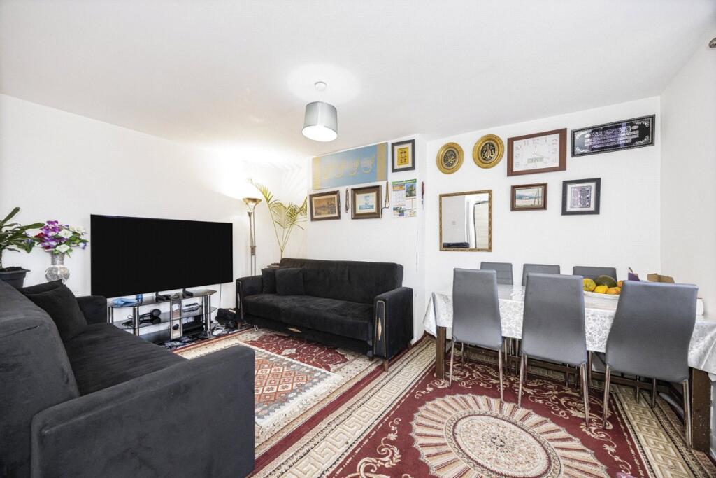 Cambridge Heath Road, London, E1 photo 3