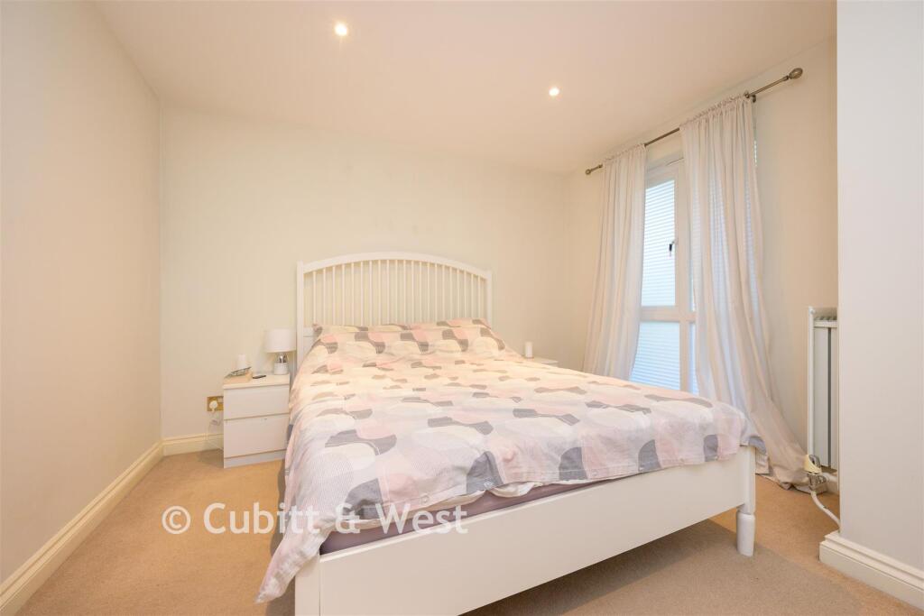 Apartment in Sutton - View 4