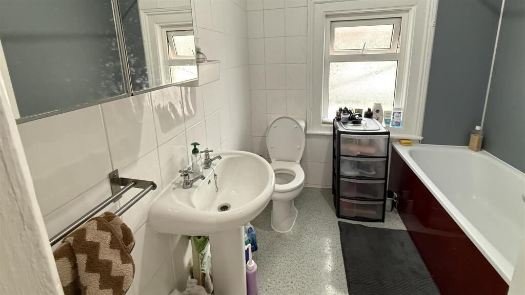 5 bedroom terraced house for rent