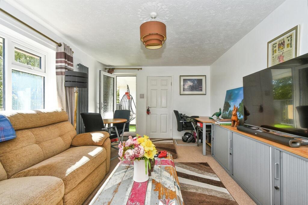 Apartment in Swindon, South Swindon - View 4