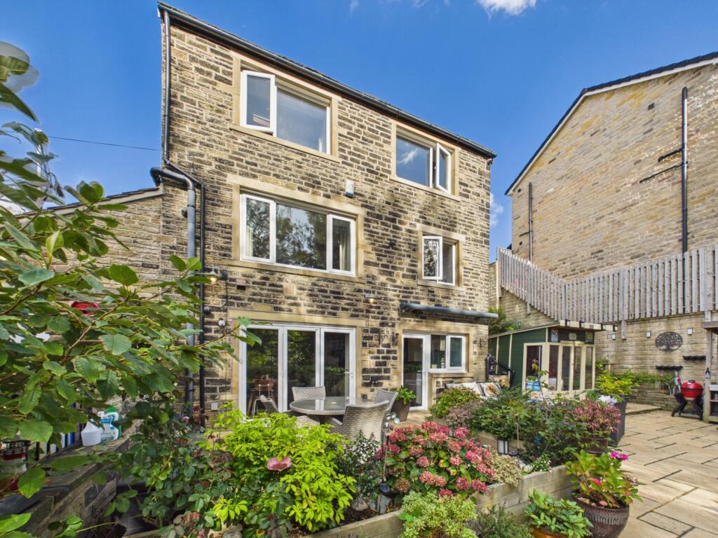 Main image of property: 273 LONGWOOD ROAD, LONGWOOD, HUDDERSFIELD