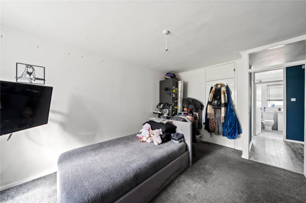 Apartment in Sutton - View 5