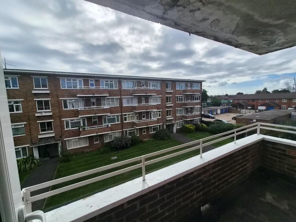 Apartment in Southampton - View 5