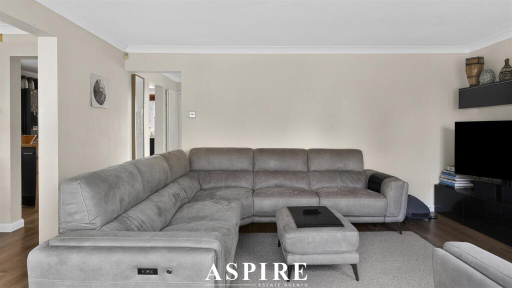 House in Basildon, Essex - View 4