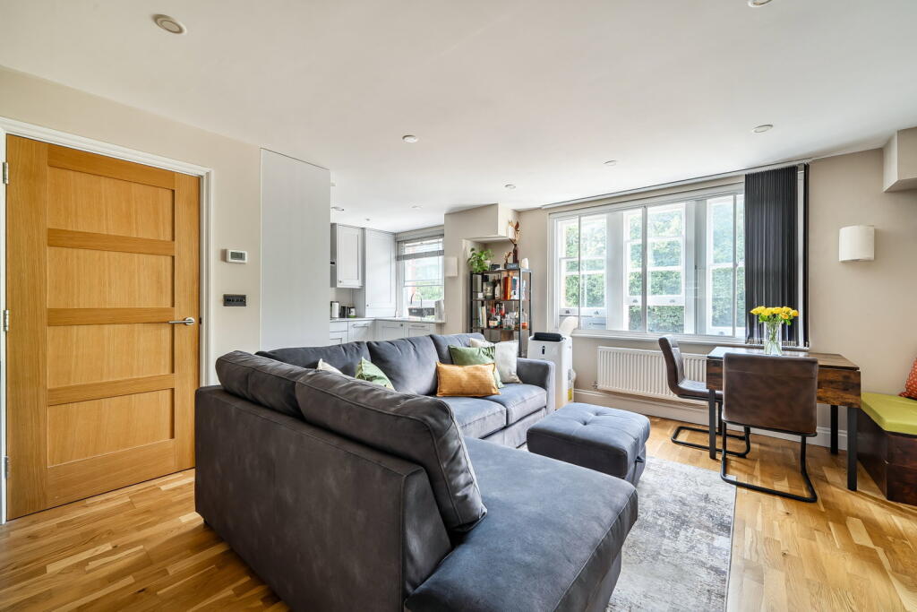 Apartment in Tunbridge Wells, Kent - More