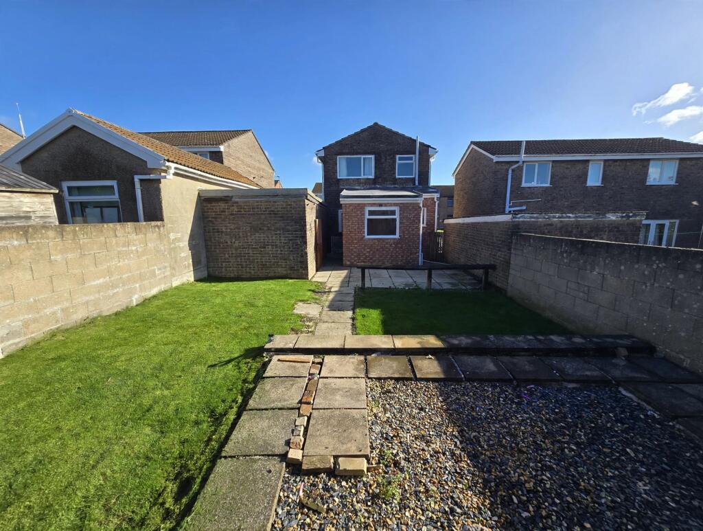 House in Bridgend, Brackla - View 4