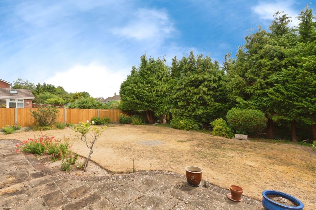 Neville Close, Basingstoke, Hampshire, RG21 photo 3