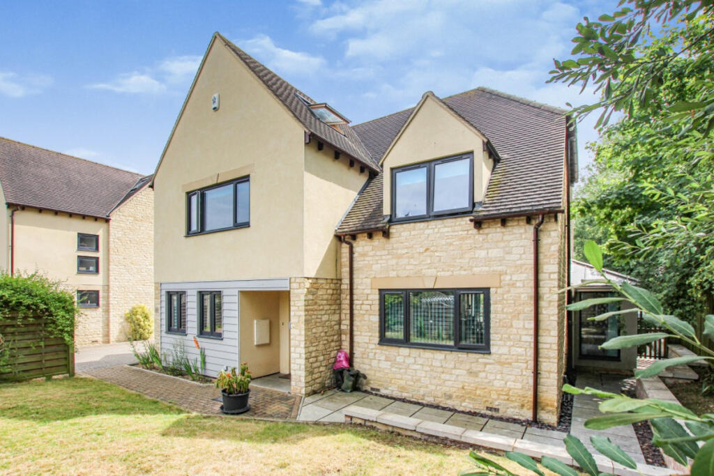 Main image of property: Warland Gardens, Kidlington, OX5
