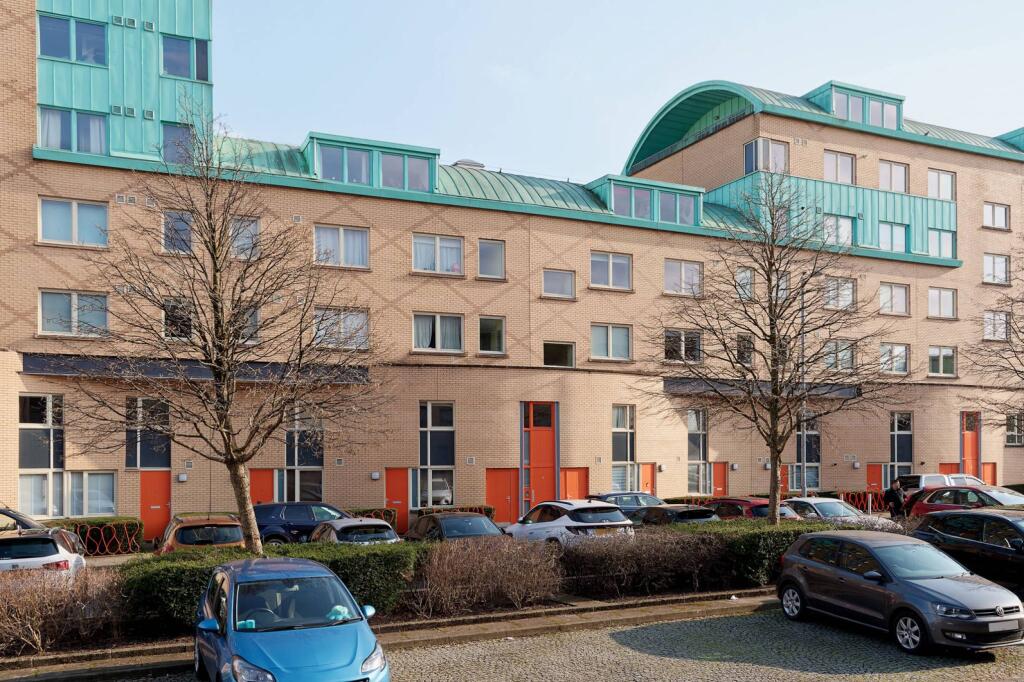 Main image of property: 3/3, 11 Queen Elizabeth Gardens, New Gorbals, Glasgow, G5 0UJ