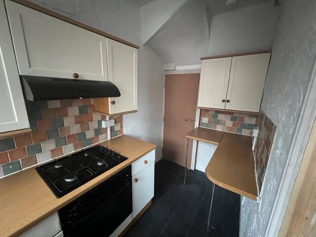 House in Leeds, West Yorkshire - View 2