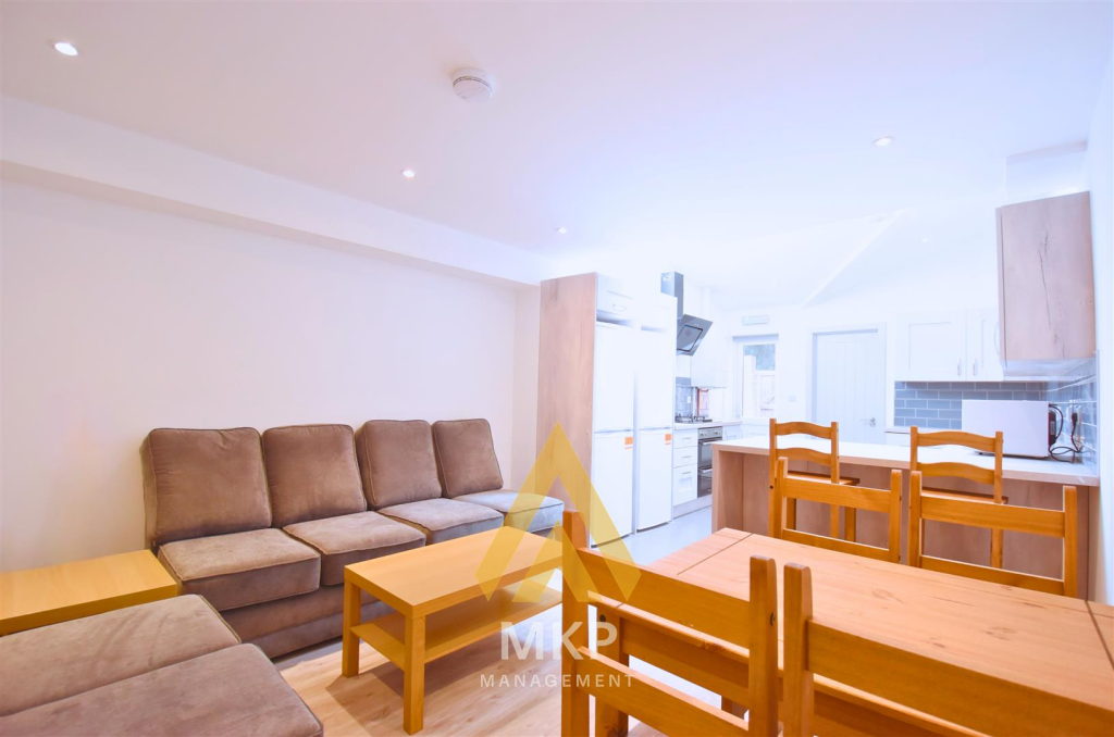 6 bedroom terraced house for rent