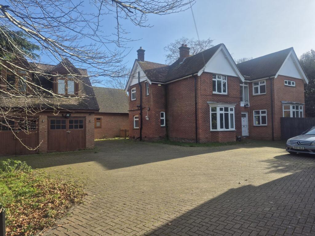 Main image of property: 46 Castle Way, Leybourne, West Malling, Kent ME19 5HG