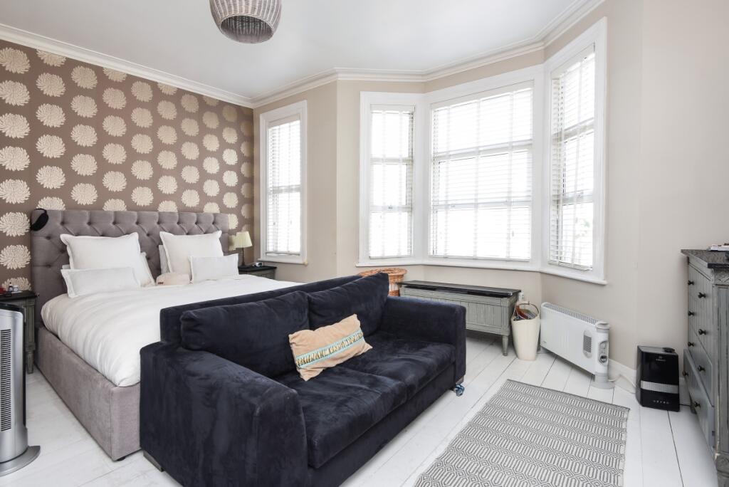 House in London - View 2